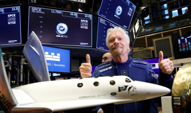 El multimillonario Richard Branson viaja al espacio