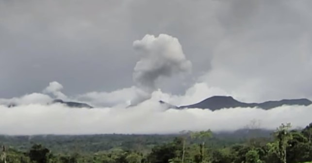 Volcán Rincón de la Vieja volvió a hacer erupción este domingo: Autoridades piden no acercarse a ríos aledaños