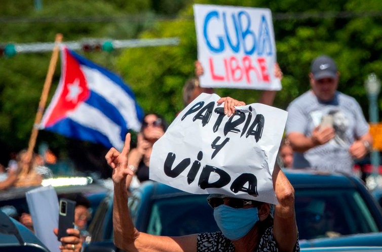 Tras un fin de semana de protestas en Cuba, exiliados se movilizaron en Miami: “Esto es el comienzo del fin de la dictadura”