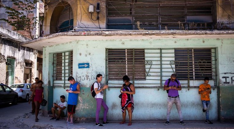 Estados Unidos instó a Cuba a que habilite el acceso a internet a sus ciudadanos