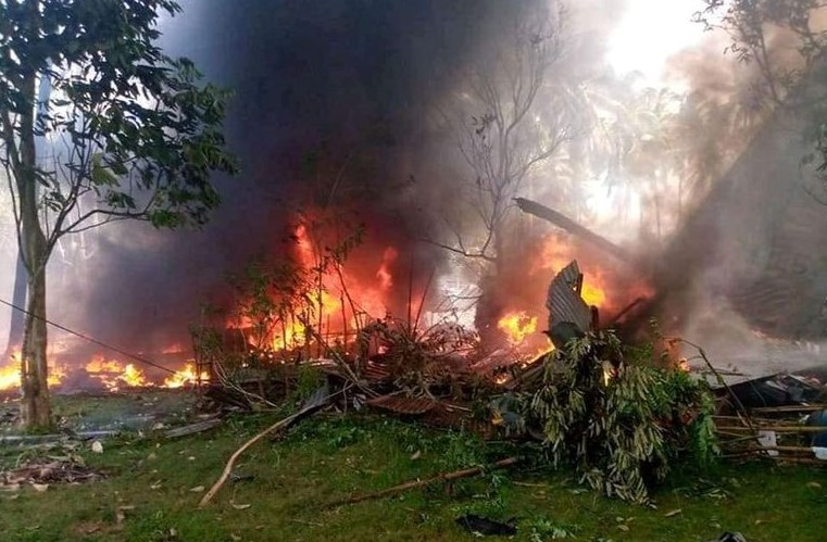 Se estrelló un avión militar en Filipinas: al menos 31 muertos y 54 heridos