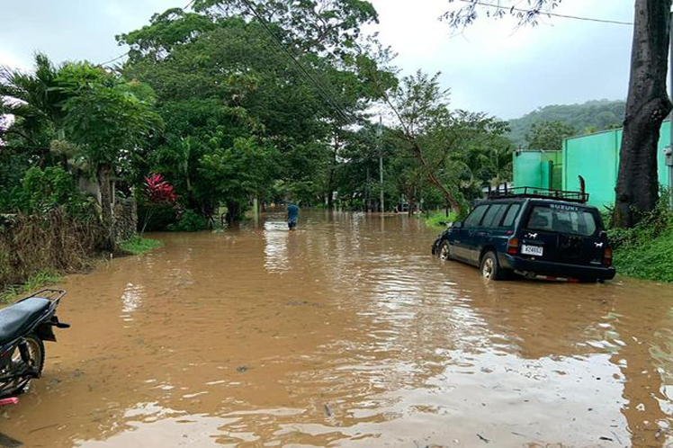 CNE reporta más de 200 incidentes por inundación y 230 personas en tres albergues