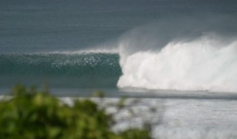 Autoridades alertan por oleaje alto en el Pacífico y Caribe durante el fin de semana