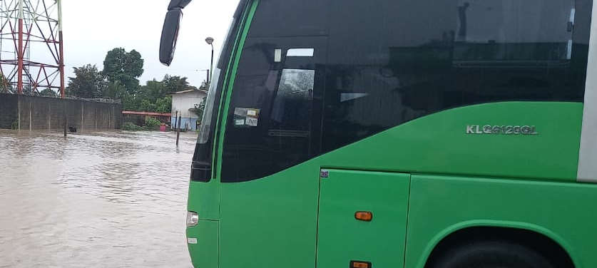 Servicios de autobús hacia Limón y Turrialba se mantienen suspendidos por condiciones del tiempo