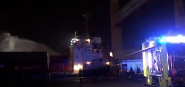 Una fuerte explosión desató un incendio en el principal puerto de Dubai