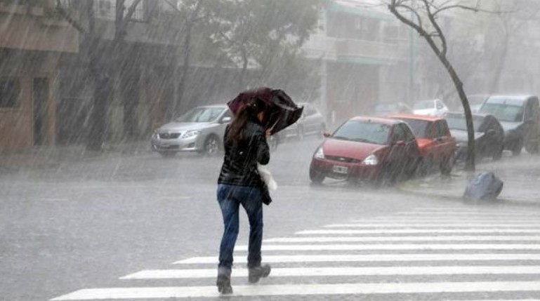 ¡No guarde su sombrilla! Semana iniciará con condiciones lluviosas en gran parte del país