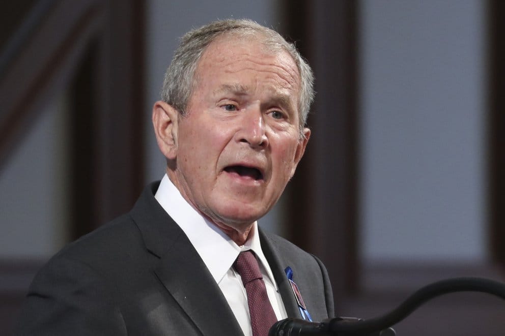 George W. Bush criticó el retiro de tropas de Afganistán