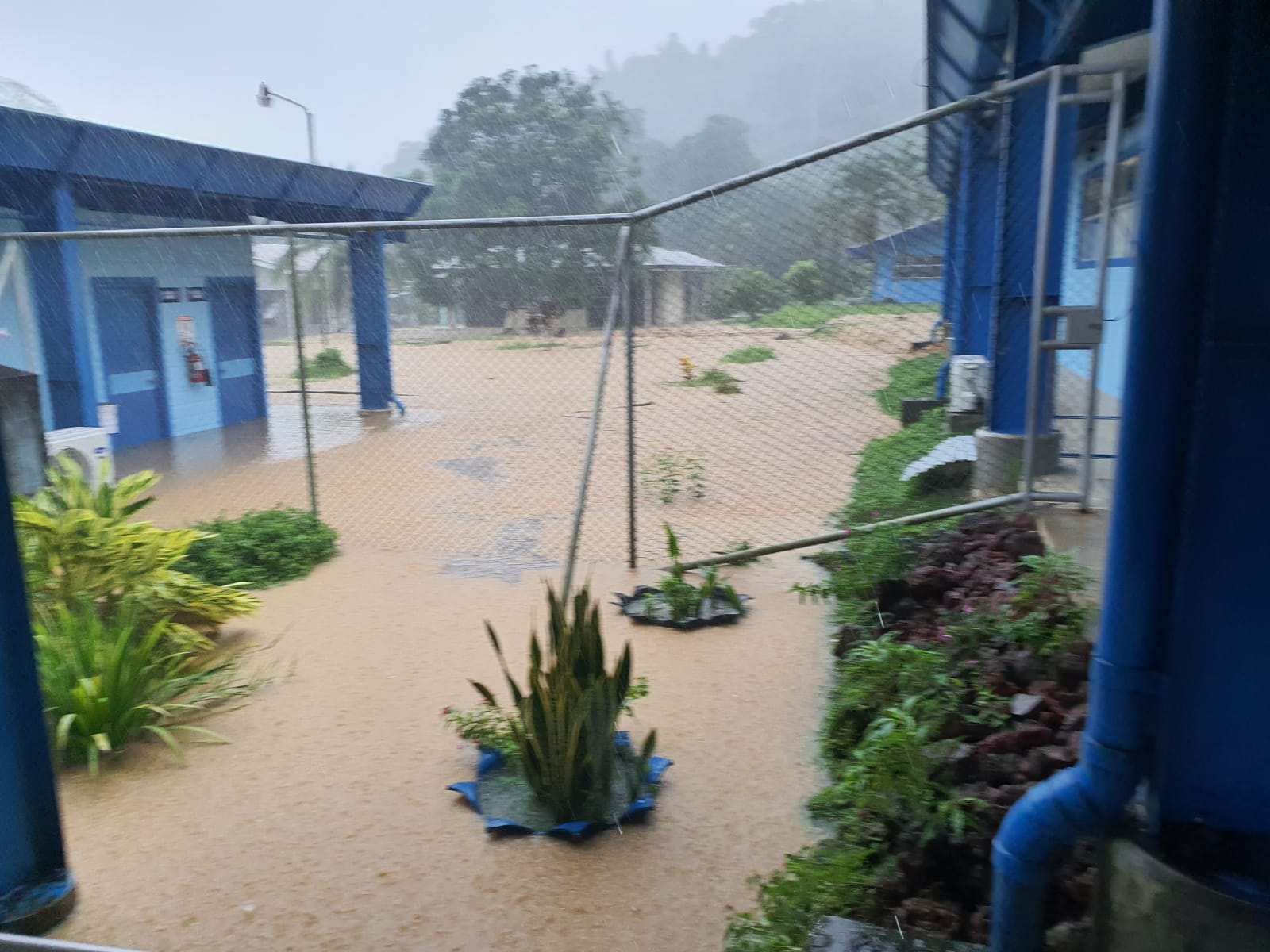 CCSS suspende atención en área de salud Valle la Estrella y Ebáis de Bananito en Limón por inundaciones