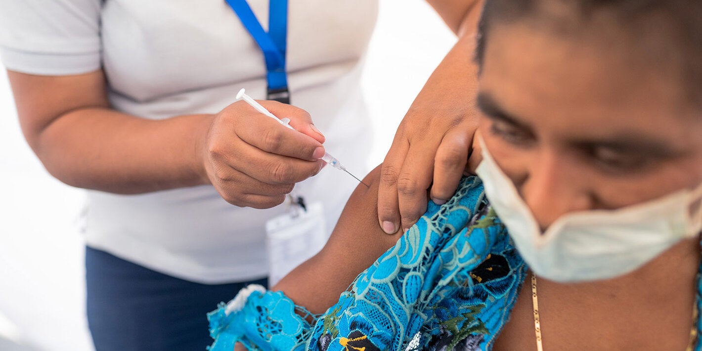 Personas sin factores de riesgo accederían a vacunación contra el Covid-19 a finales de julio