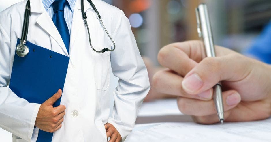 Estudiantes de medicina deberán realizar examen para incorporarse al Colegio de Médicos a partir del 2022