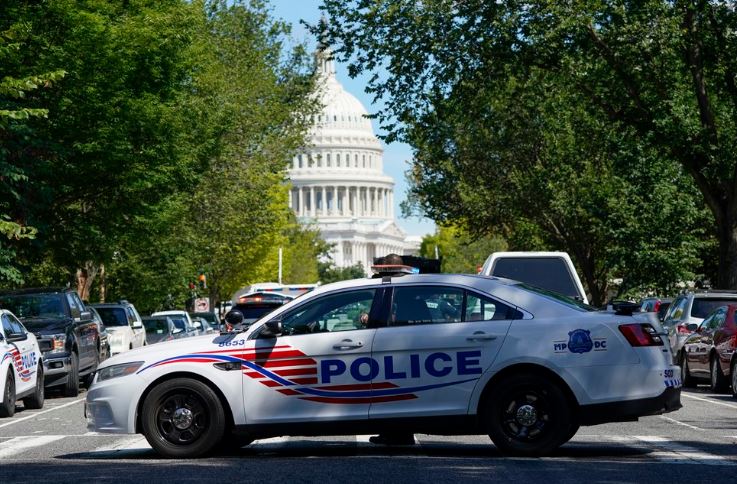 La Policía investiga una amenaza de bomba cerca del Capitolio de los Estados Unidos
