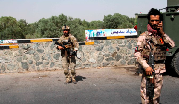 Al menos 40 civiles muertos y más de 100 heridos en una ciudad sitiada por los talibanes en Afganistán