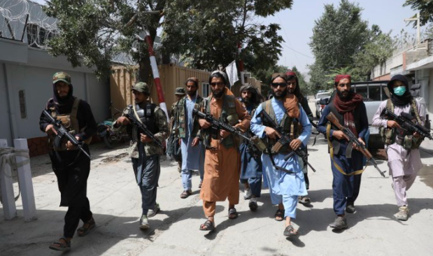 El régimen chino defendió a los talibanes: pidió que no se los juzgue y dijo que están “más racionales” que en el pasado