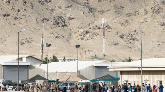 El Reino Unido alertó sobre un inminente ataque terrorista del ISIS-K en Kabul y pidió a sus ciudadanos alejarse del aeropuerto