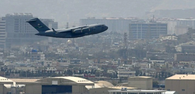 El Pentágono confirmó que el último vuelo de evacuación de EEUU ya dejó Afganistán