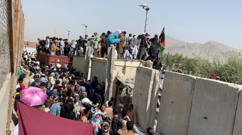 Los talibanes prohibieron a los afganos ir al aeropuerto de Kabul controlado por Estados Unidos para huir del país