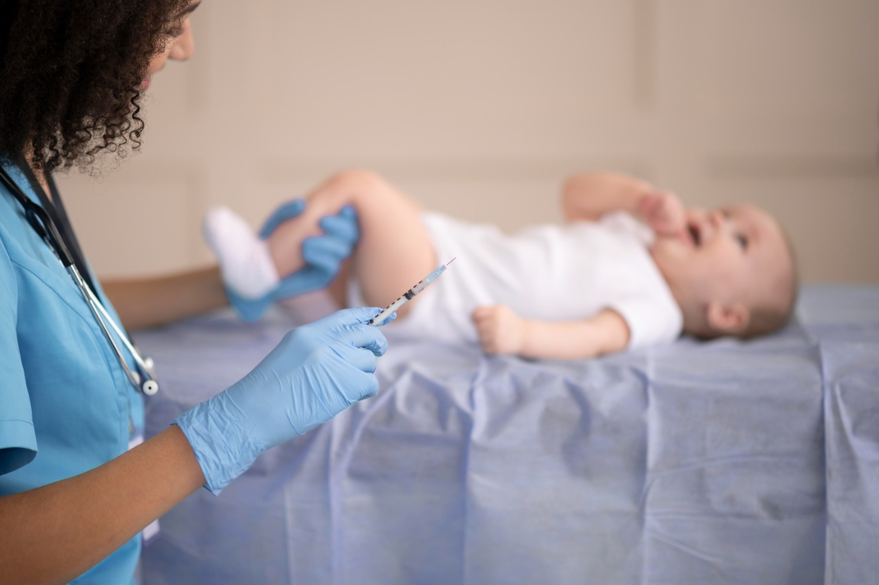 Área de Salud pide a encargados de menores completar esquema de vacunación de bebés entre los 2 y 15 meses