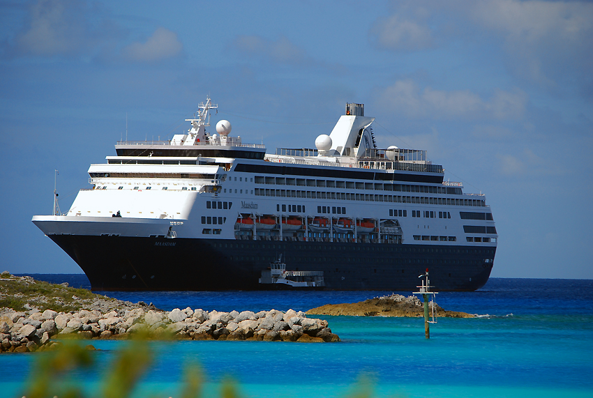 Comercios de Puntarenas y Limón afinan detalles a menos de un mes de que se reanude la llegada de cruceros