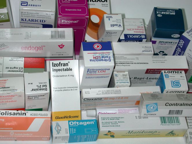 Colegio de Médicos ve con recelo nuevo decreto que obliga a especialistas recetar medicamentos genéricos