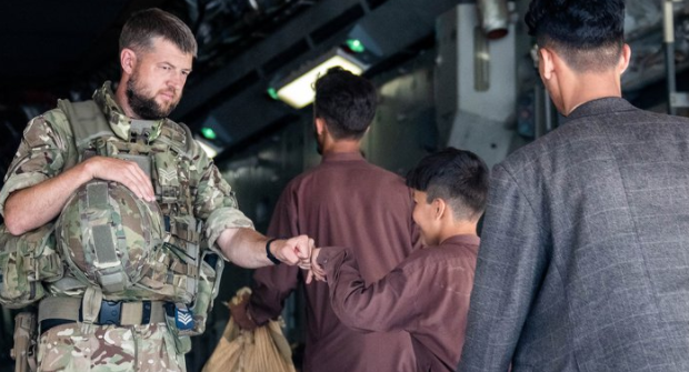 El Reino Unido finalizará sus operaciones de evacuación en Afganistán “en cuestión de horas”