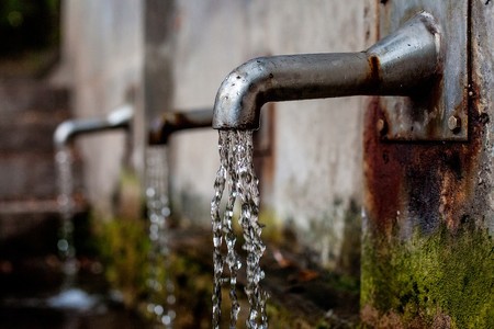 Cámaras denuncian que AyA deja sin agua al GAM por no ejecutar a tiempo proyectos de emergencia