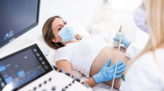 COVID-19 en embarazadas: la gran mayoría son asintomáticas o sufren una enfermedad leve
