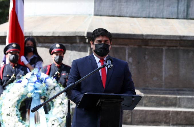 Carlos Alvarado aprovecha discurso del Bicentenario para urgir a diputados aprobar proyectos del FMI