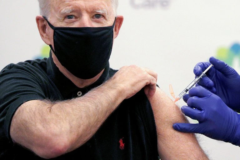 La FDA autorizó una dosis de refuerzo de la vacuna de Pfizer para mayores de 65 años y personas en riesgo