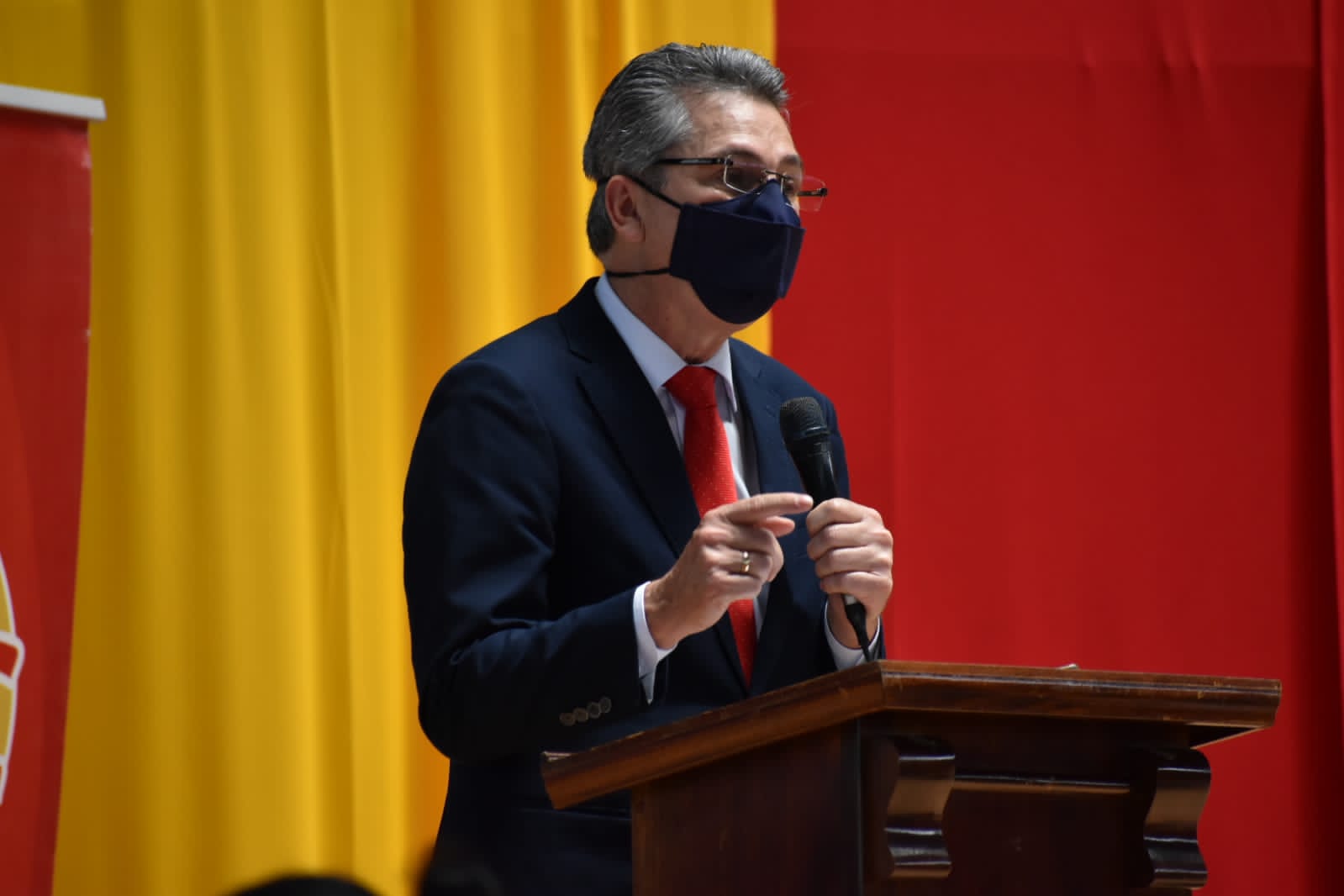 Welmer Ramos elige como candidatos a diputados a exjerarca del CNP, exministra de Justicia y alcalde de Turrialba
