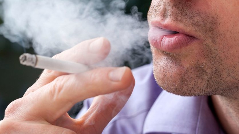COVID-19: los fumadores tienen 80% más de probabilidades de ser hospitalizados que los no fumadores
