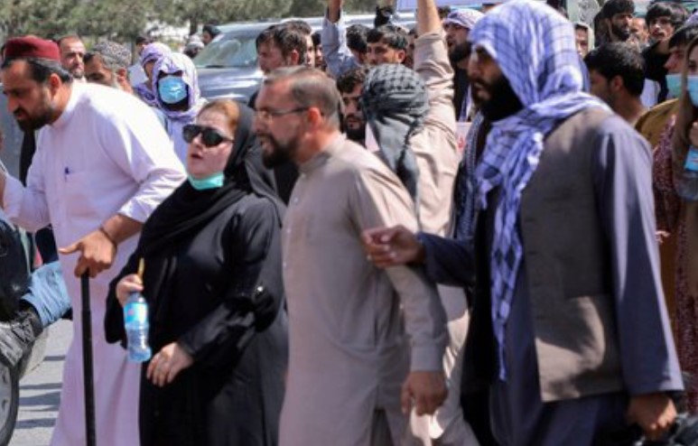 La ONU denunció que los talibanes no respetan los derechos humanos: “Las mujeres han sido excluidas del espacio público”