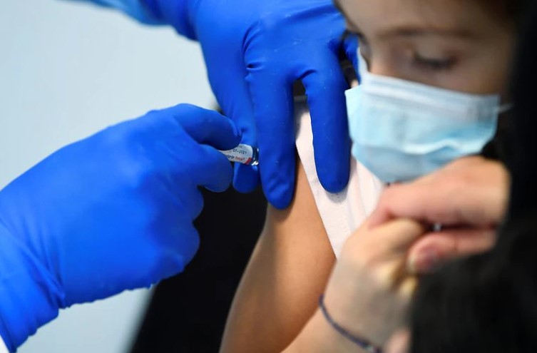 Chile: vacunarán contra el COVID-19 a niños de entre 6 y 12 años en los colegios