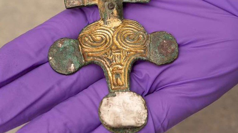 Devolvieron a un museo en Inglaterra artefactos históricos de oro robados hace 26 años