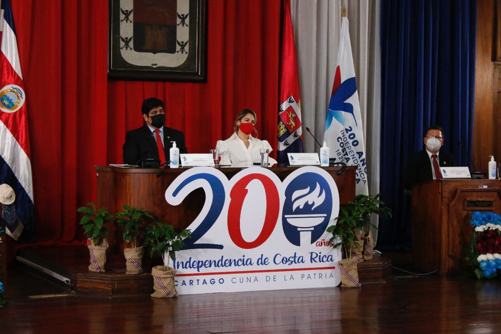 Diputados y alcalde de Cartago reciben a Carlos Alvarado con pliego de solicitudes en celebraciones del Bicentenario