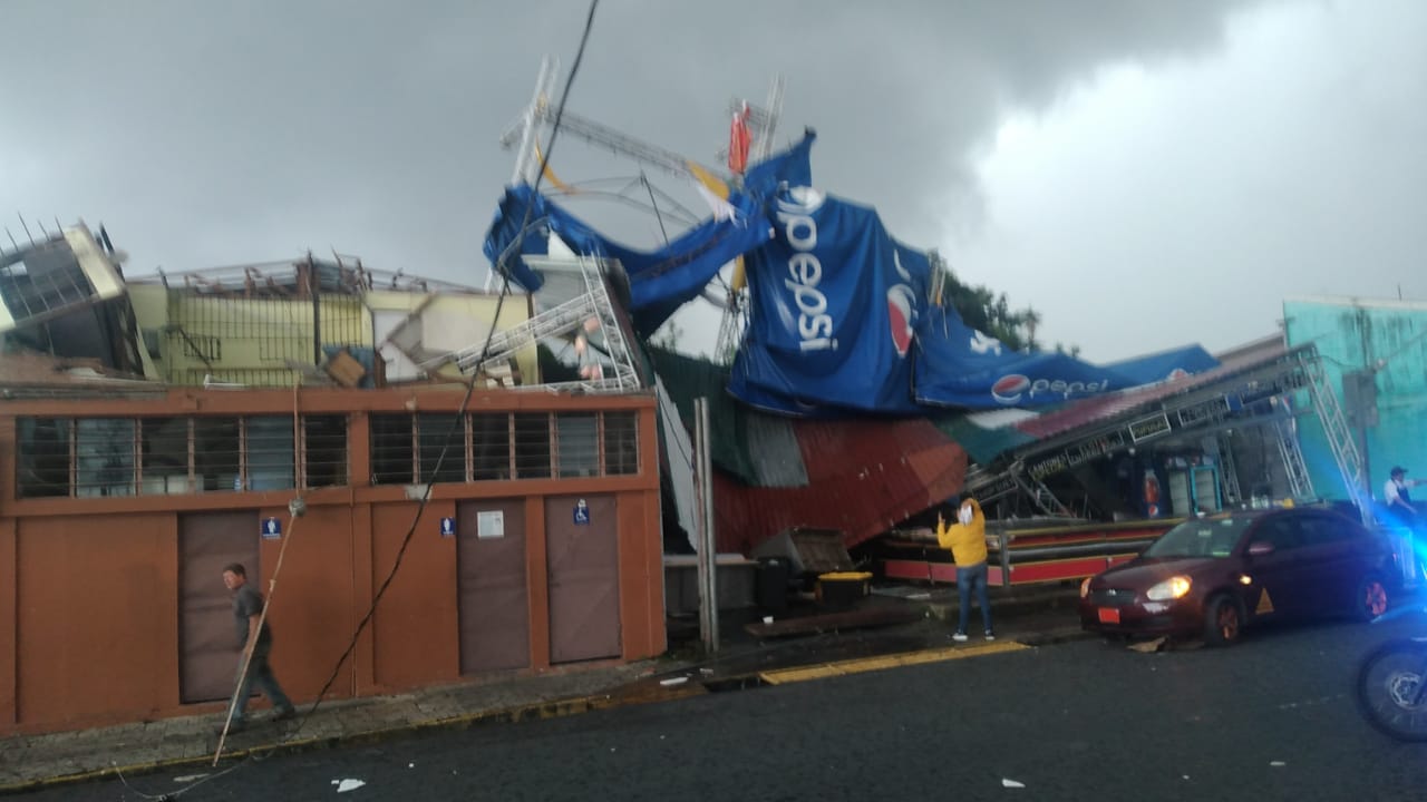Tornado provocó desprendimiento de techos y cortocircuitos en Cartago