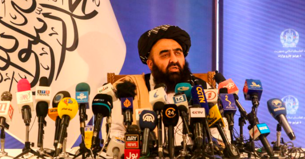 Los talibanes lanzaron una advertencia a EEUU sobre el uso del espacio aéreo afgano