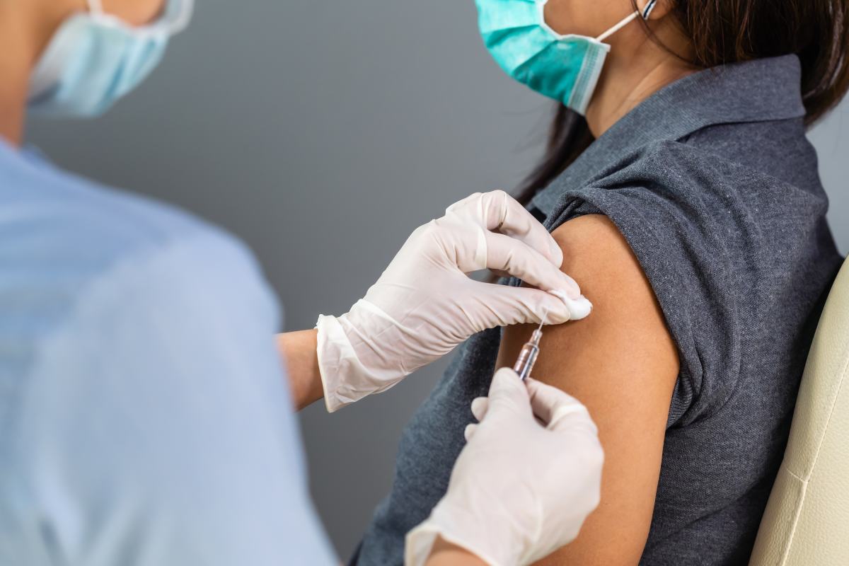 Vacunación contra el Covid-19 será obligatoria para funcionarios públicos: Empresas privadas también lo podrán exigir