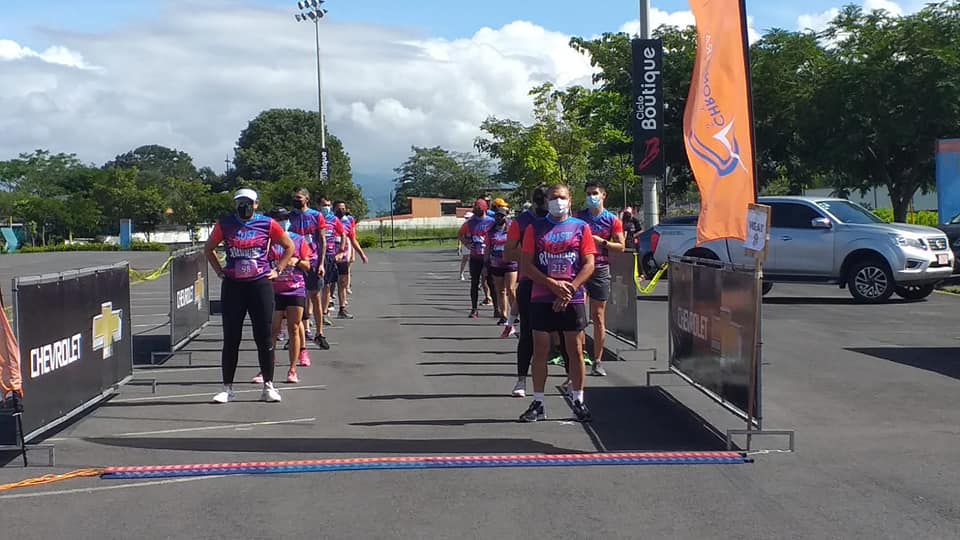 Carrera “Corre por Mí” en la lucha contra el cáncer de mama convocó a 800 personas este domingo