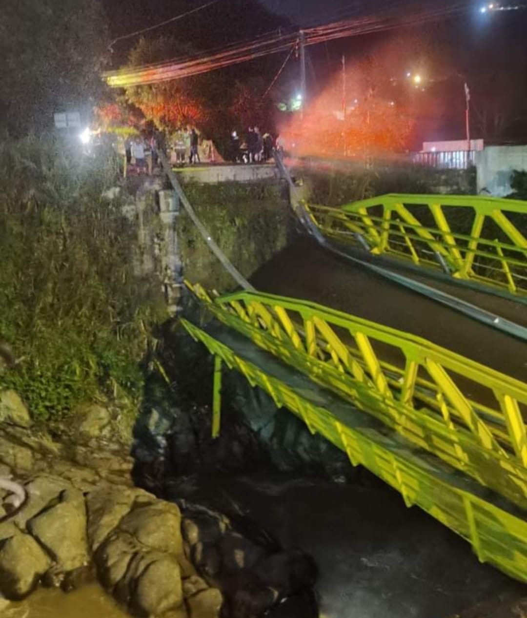 MOPT corre para instalar nueva estructura tras colapso de “Puente Negro” en Orosi: puente fue reparado hace un año