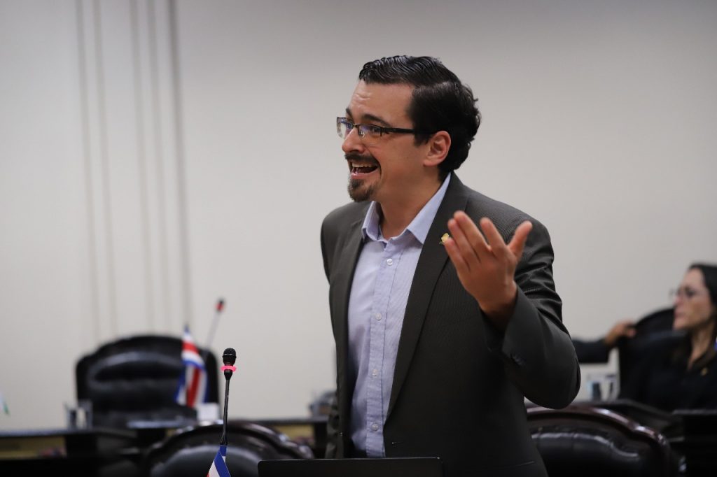 José María Villalta pide a diputados avanzar con ajustes a la regla fiscal