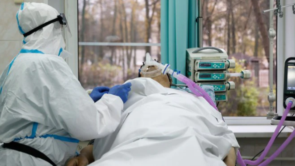 Otro día de récords trágicos en Rusia: los casos y muertes por COVID-19 siguen creciendo ante la escasa vacunación