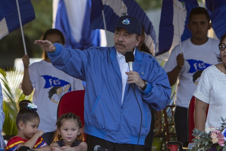 Censura en Nicaragua: el régimen de Ortega canceló dos medios de comunicación de un candidato opositor que denunció fraude en las elecciones