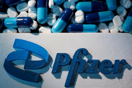 Pfizer anunció que su píldora contra el coronavirus redujo el riesgo de hospitalización y muerte en un 89%