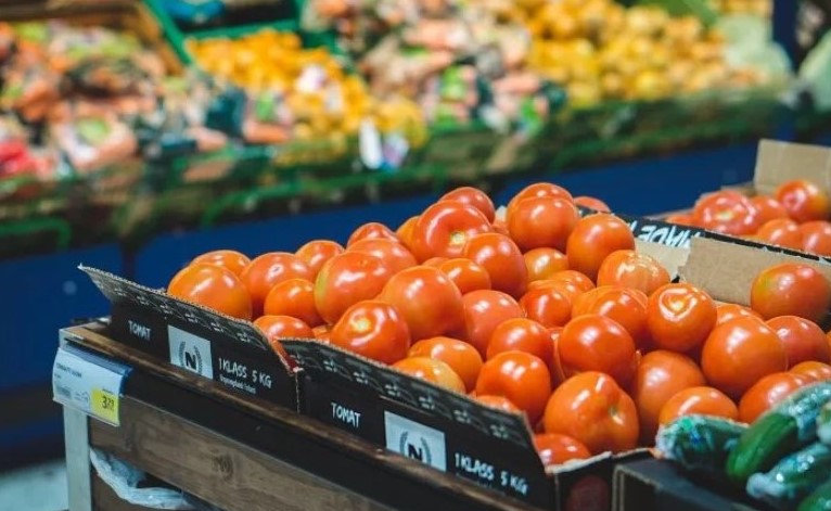 Inflación aumentó entre setiembre y octubre: boletos aéreos, tomate y papa entre los que más aumentaron de precio