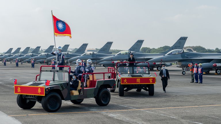 Taiwán envió aviones de combate para repeler una nueva incursión de 27 naves chinas en su zona de defensa aérea
