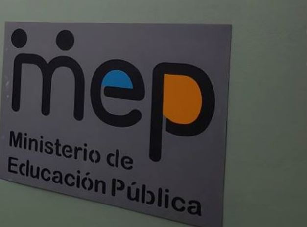 Estudiantes piden renuncia del Consejo Superior de Educación y desvinculación del MEP de Guillese Cruz