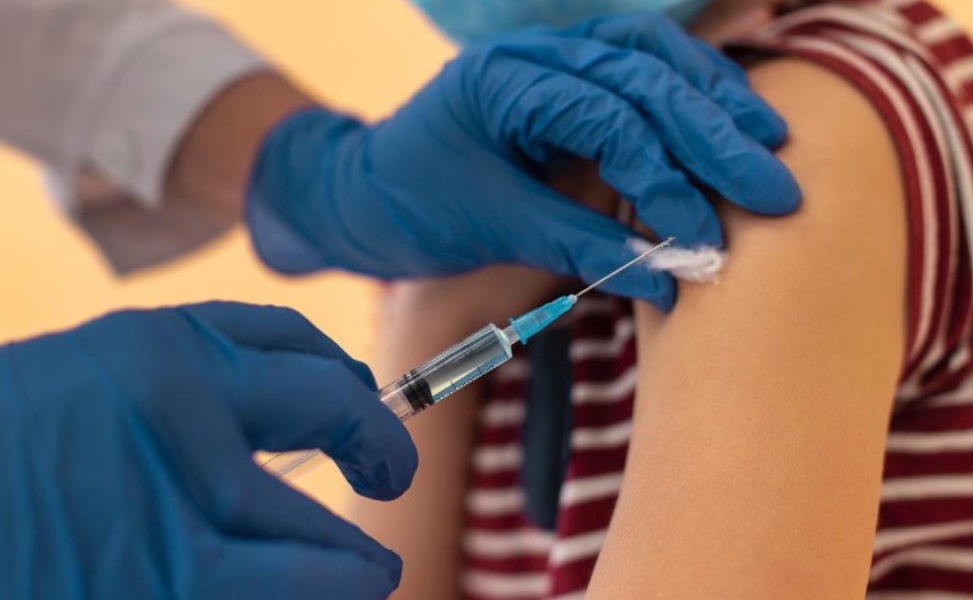 Vacuna contra Covid-19 será obligatoria para personas menores de edad
