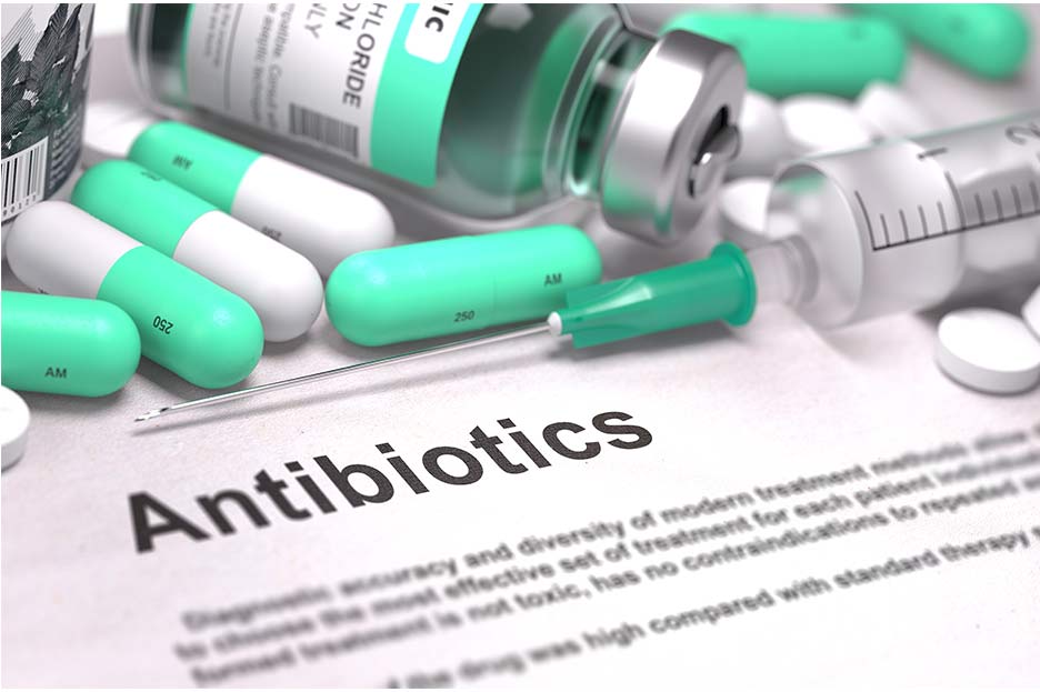 Autoridades reiteran precaución al consumir antibióticos y antivirales ante riesgos para la salud