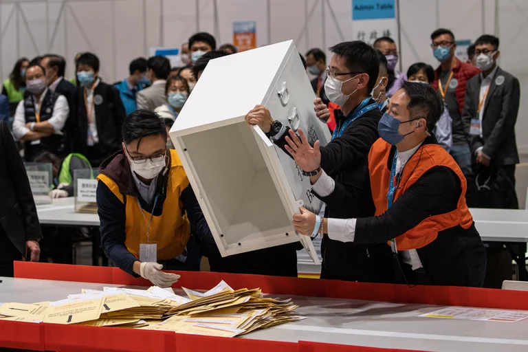 La Unión Europea dijo que las elecciones legislativas en Hong Kong violaron los principios democráticos