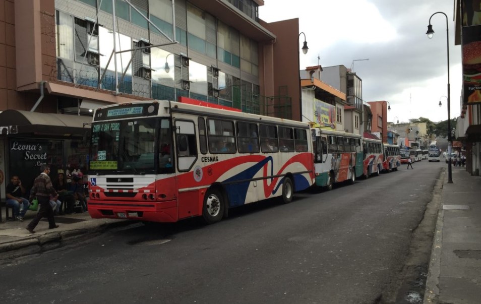 MOPT renovó primeras concesiones de autobuses que deberán cumplir plan de sectorización de transporte público